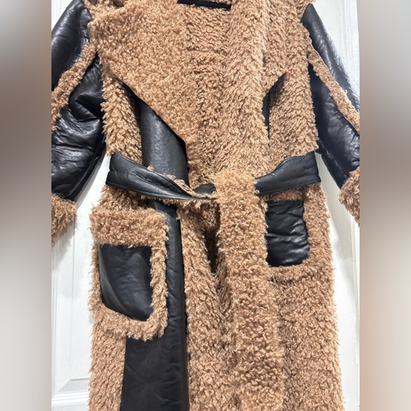 Pretty Little Thing BLACK FAUX SHEARLING TRIM FAUX LEATHER MAXI TRENCH COAT - Picture 3 of 8